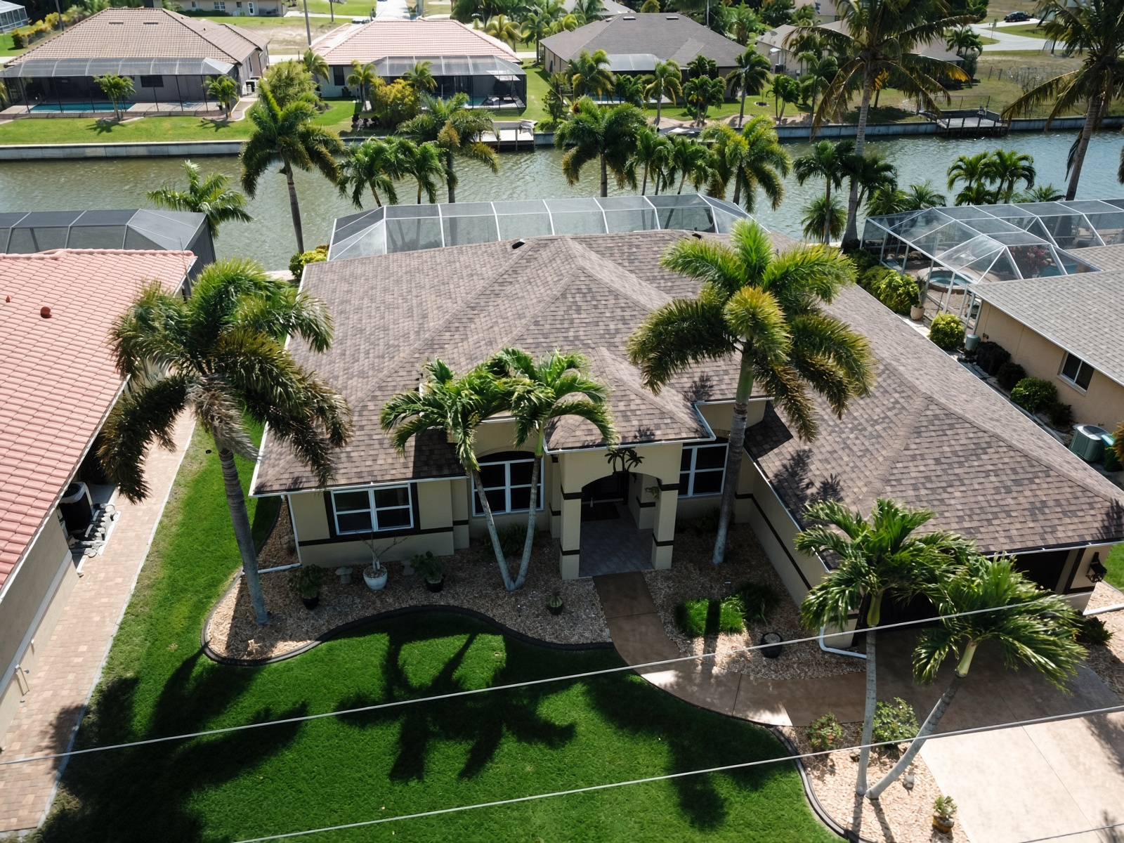 Asphalt shingle roof covering